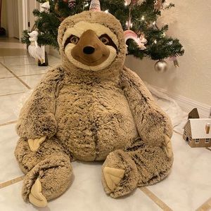 ❌ SOLD FB MARKETPLACE ❌ About 3 foot maybe 4-ish Sloth Stuffed Animal